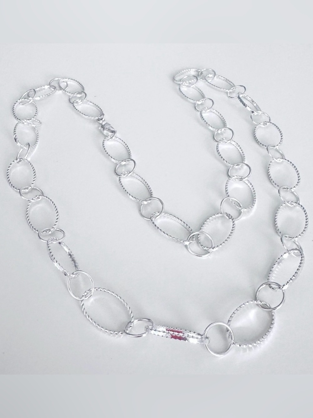 Shiny and feather light silver necklace